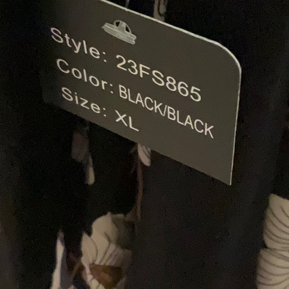 🐼 NWT Beautiful black sweater with sequence and diamond rhinestone buttons. - Picture 5 of 5